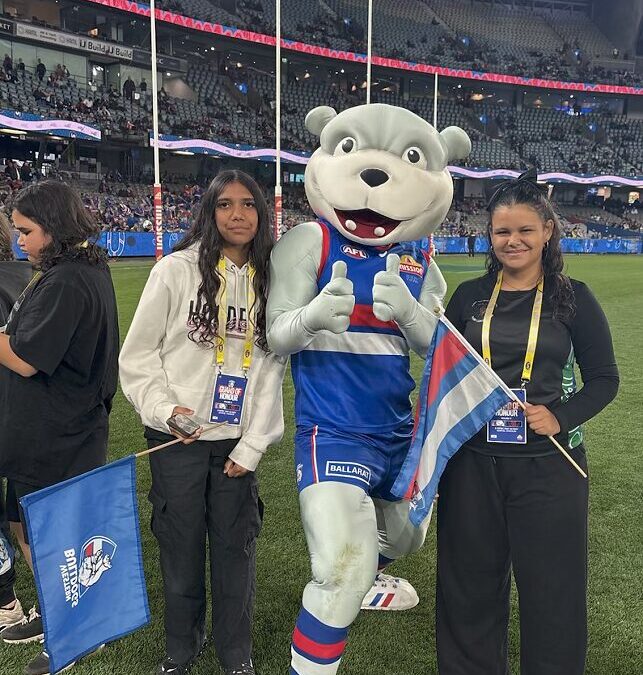 Girls Join AFL Guard Of Honour